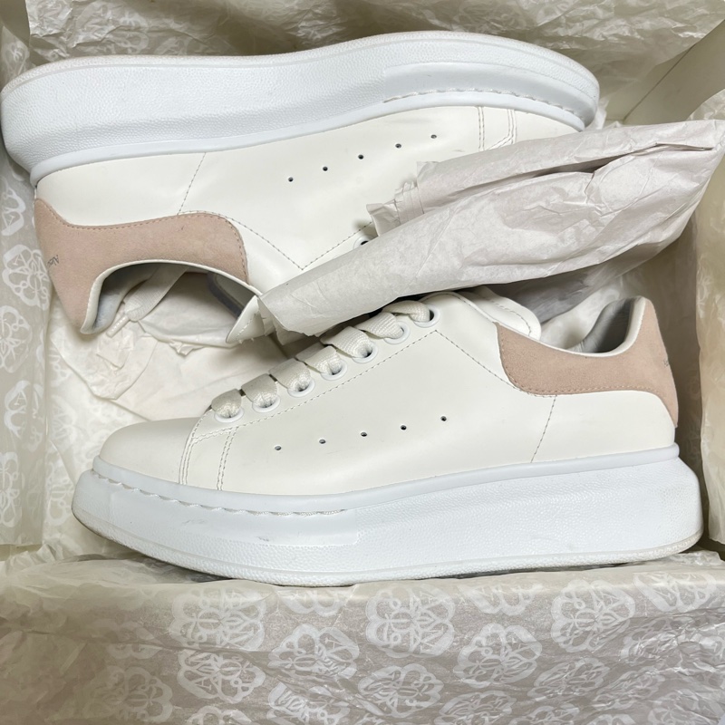 Alexander McQueen 麥坤經典白鞋 配淡粉色-2