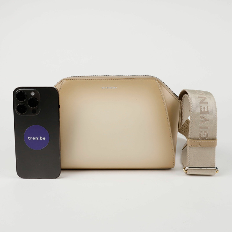 GIVENCHY Antigona U 小號斜背包-8