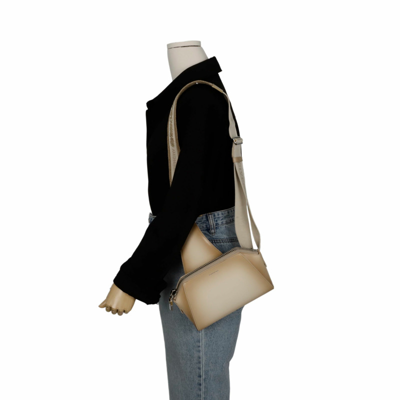 GIVENCHY Antigona U 小號斜背包-10