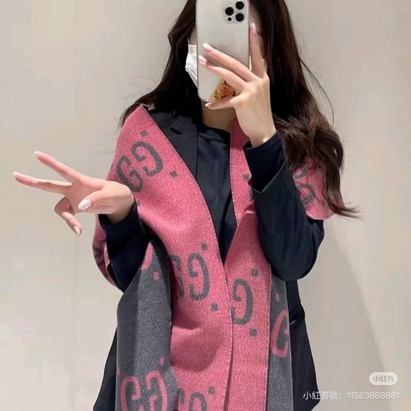 ෆ Gucci灰粉色雙面圍巾-3