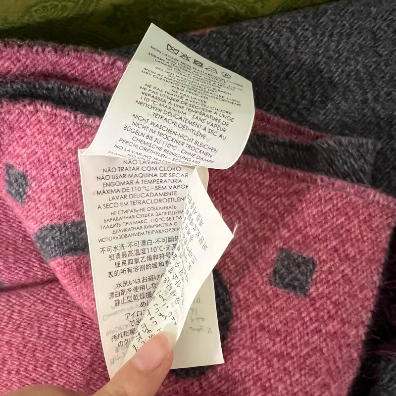 ෆ Gucci灰粉色雙面圍巾-11