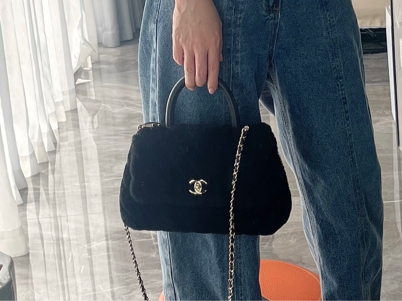 香奈兒Chanel coco handle24小號 黑色毛毛金釦限量鏈條小包 handle 極新-1