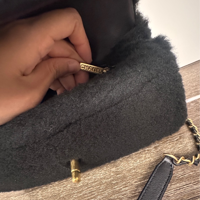 香奈兒Chanel coco handle24小號 黑色毛毛金釦限量鏈條小包 handle 極新-12