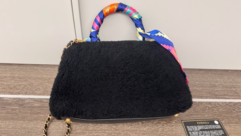 香奈兒Chanel coco handle24小號 黑色毛毛金釦限量鏈條小包 handle 極新-15