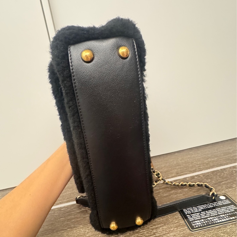 香奈兒Chanel coco handle24小號 黑色毛毛金釦限量鏈條小包 handle 極新-19