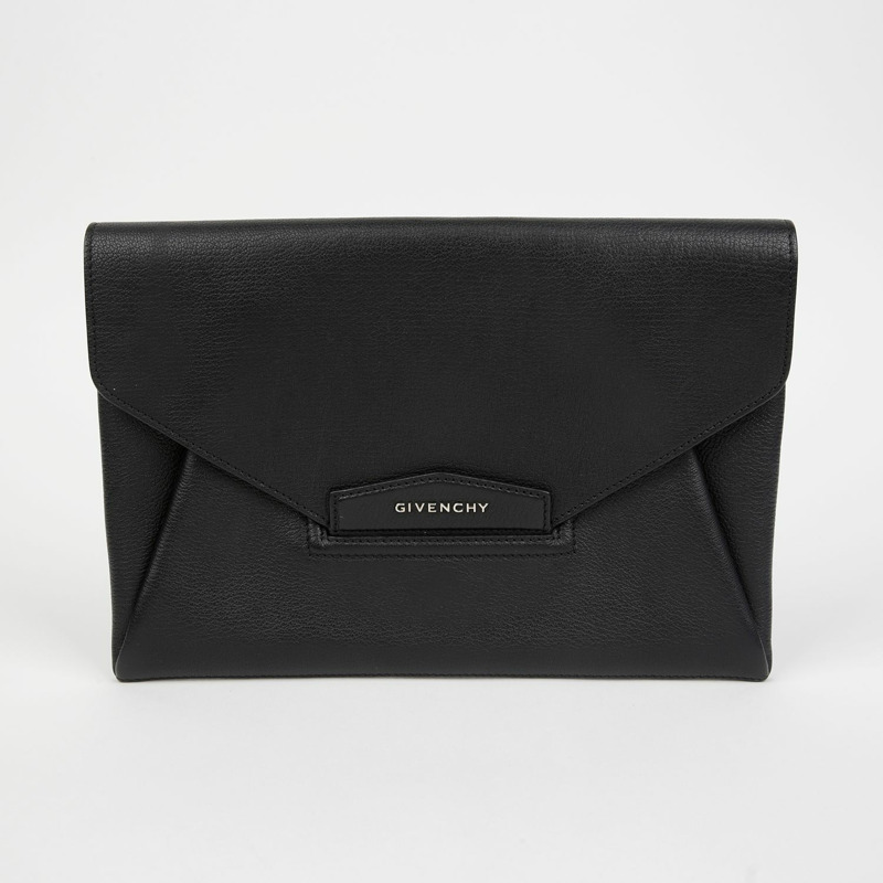GIVENCHY Antigona 中型信封式手拿包 BB05227012-0