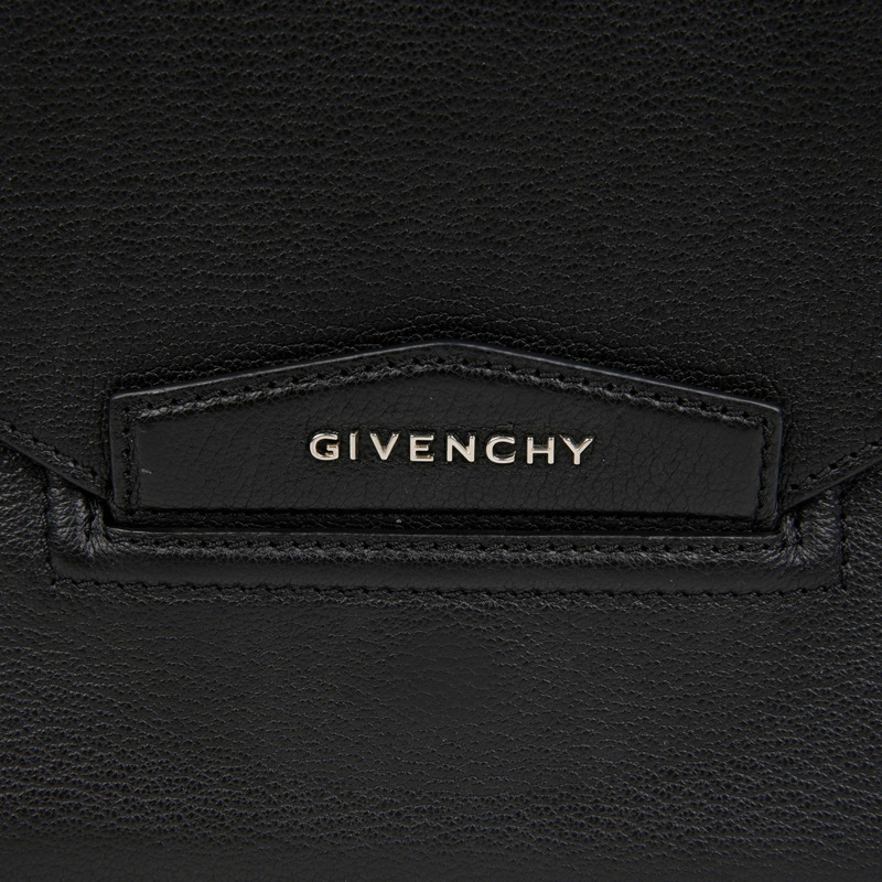 GIVENCHY Antigona 中型信封式手拿包 BB05227012-1