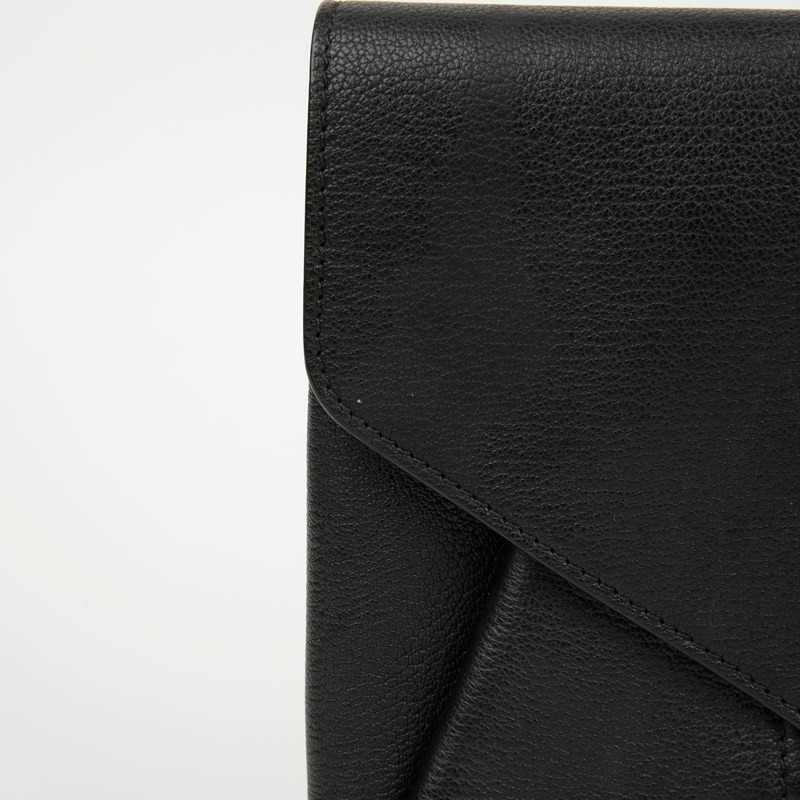 GIVENCHY Antigona 中型信封式手拿包 BB05227012-2