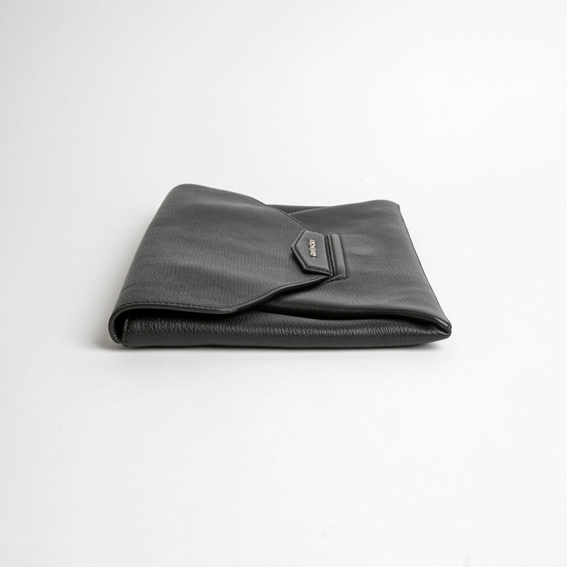 GIVENCHY Antigona 中型信封式手拿包 BB05227012-4