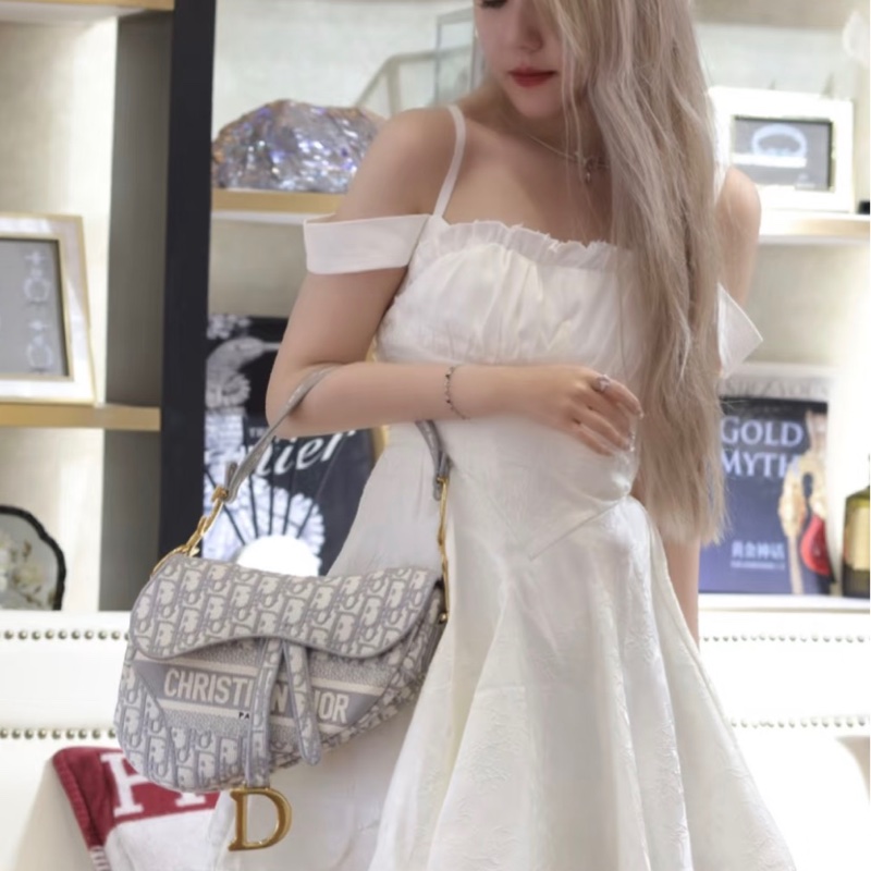 「JL精品代購」9新 Dior 老花馬鞍包 灰中號-1