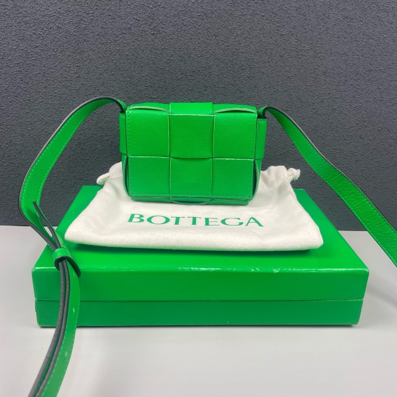 BV 綠色油蠟皮全皮六格cassette編織斜背包-0