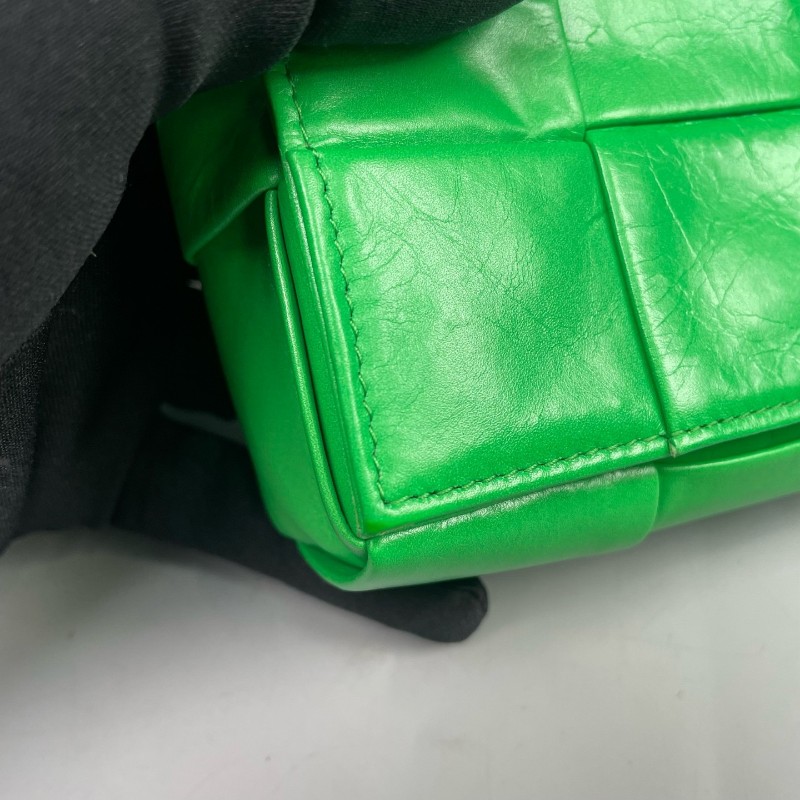 BV 綠色油蠟皮全皮六格cassette編織斜背包-20