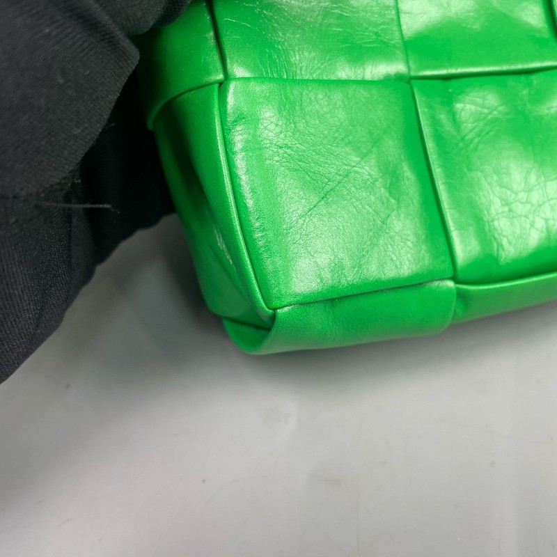 BV 綠色油蠟皮全皮六格cassette編織斜背包-21