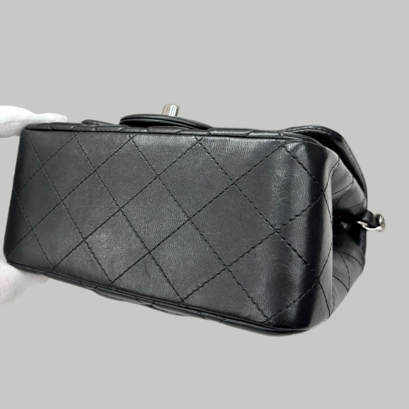 Chanel Lambskin square 羊皮方胖-4