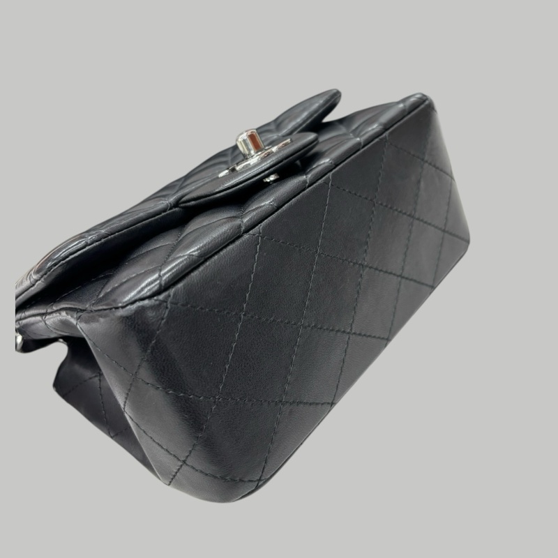 Chanel Lambskin square 羊皮方胖-7