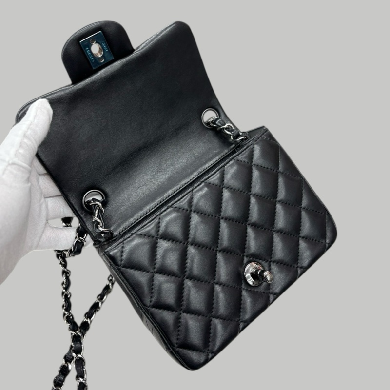 Chanel Lambskin square 羊皮方胖-8