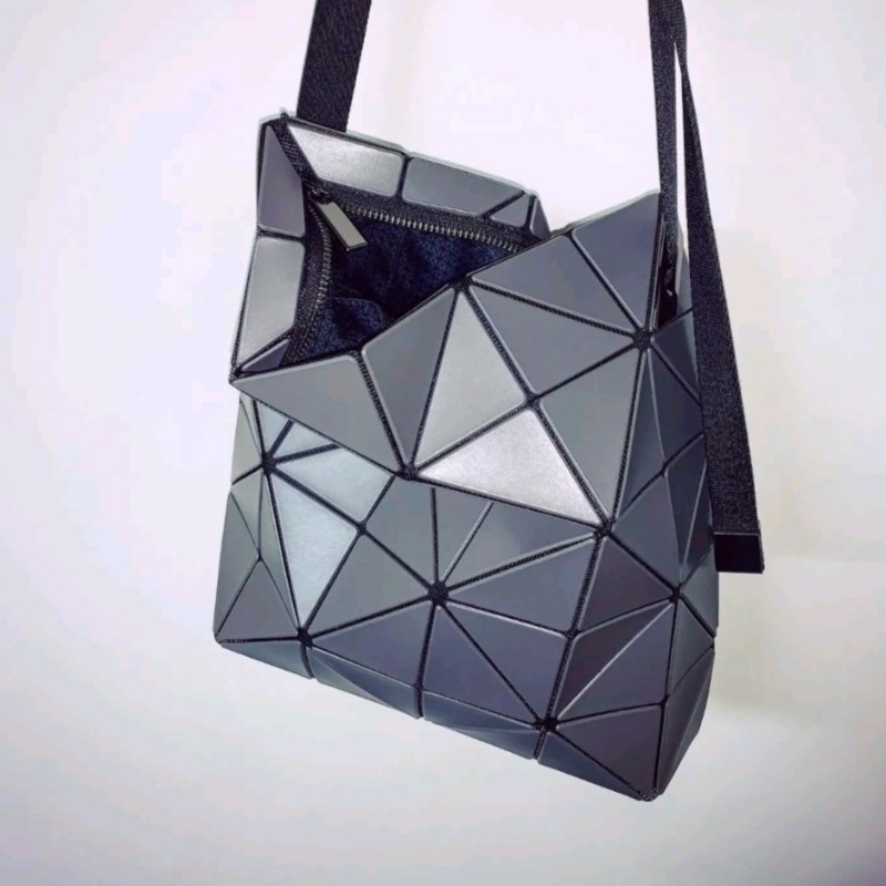 ISSEY MIYAKE 三宅一生BAOBAO 5x6 單肩斜背兩用包 炭灰色-4
