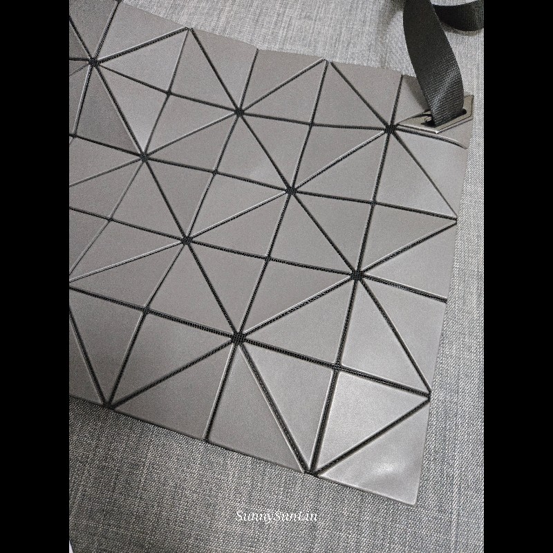 ISSEY MIYAKE 三宅一生BAOBAO 5x6 單肩斜背兩用包 炭灰色-10