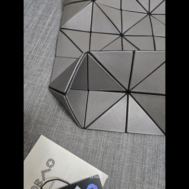 ISSEY MIYAKE 三宅一生BAOBAO 5x6 單肩斜背兩用包 炭灰色-15