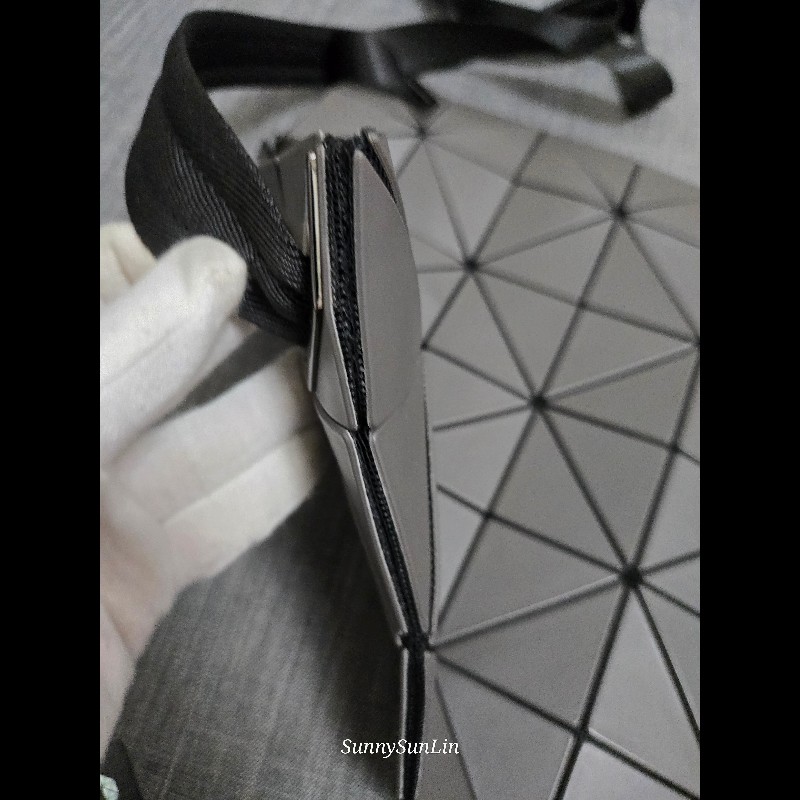 ISSEY MIYAKE 三宅一生BAOBAO 5x6 單肩斜背兩用包 炭灰色-20