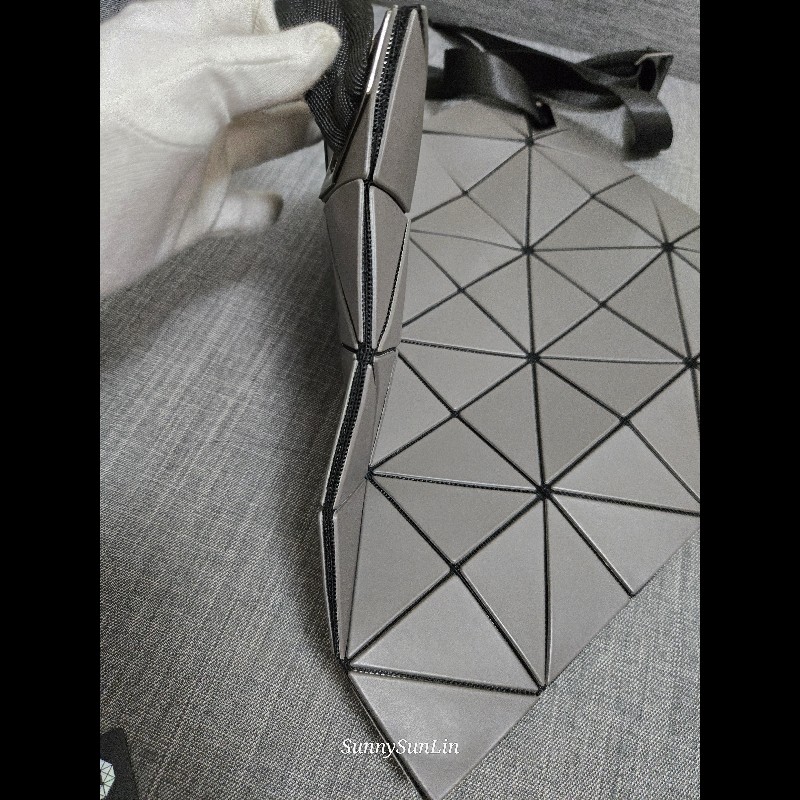 ISSEY MIYAKE 三宅一生BAOBAO 5x6 單肩斜背兩用包 炭灰色-21