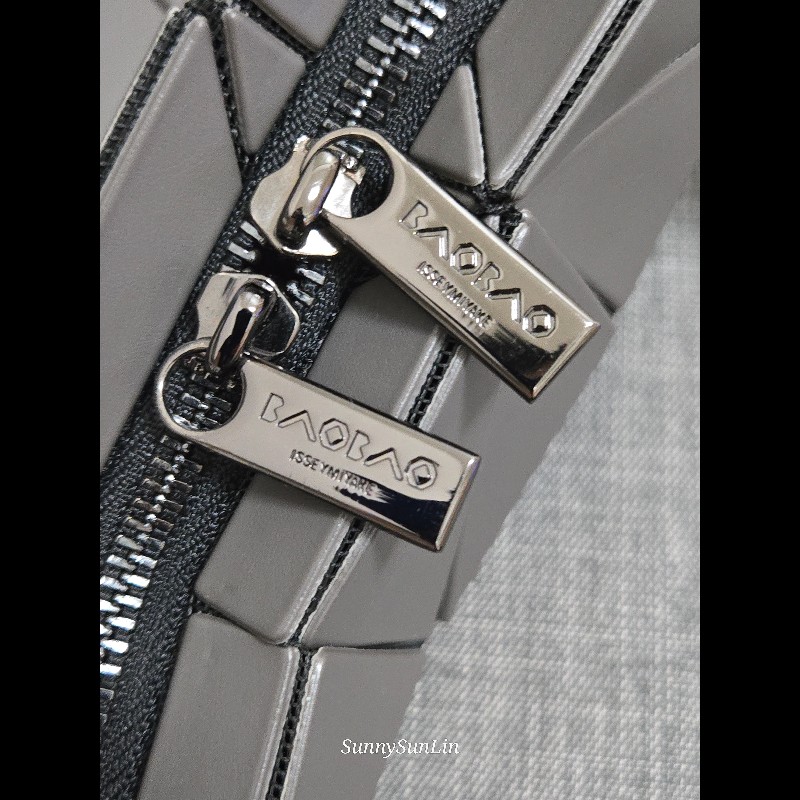 ISSEY MIYAKE 三宅一生BAOBAO 5x6 單肩斜背兩用包 炭灰色-25