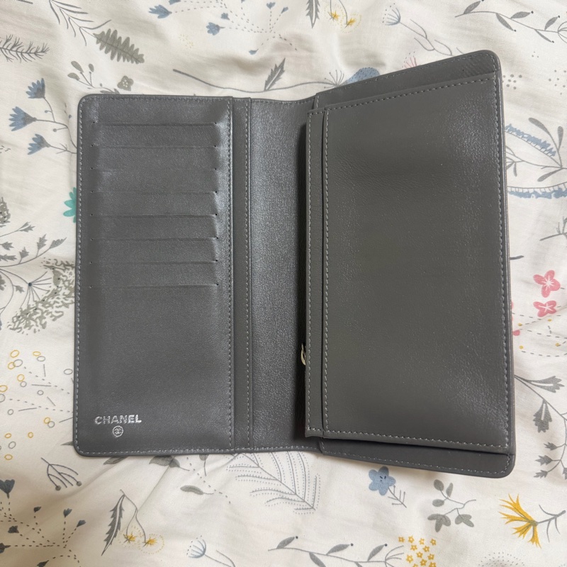 Chanel灰色對開長夾-5