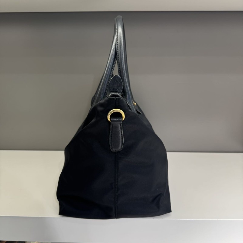 PRADA三角標降落傘尼龍托特包黑色-1