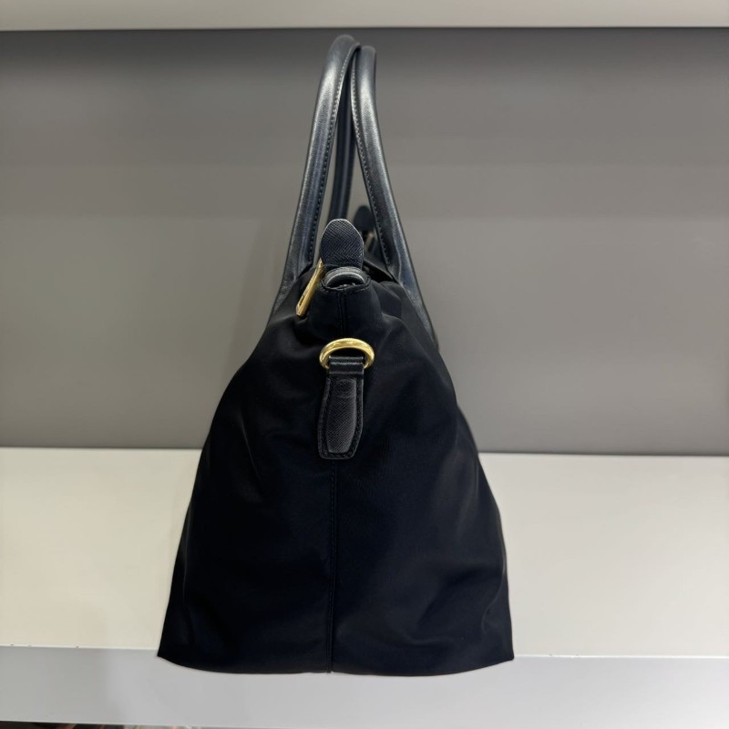 PRADA三角標降落傘尼龍托特包黑色-2