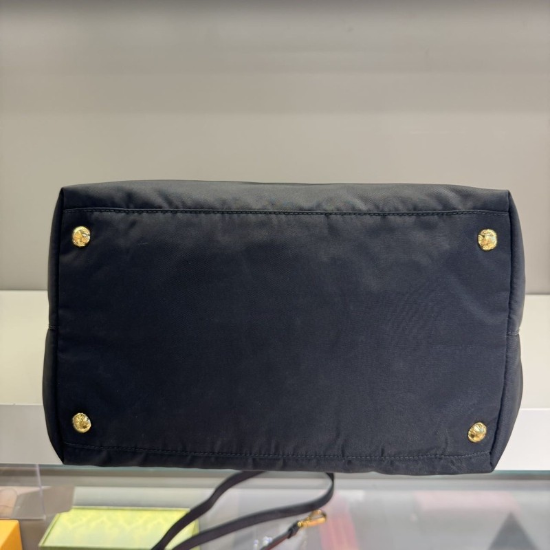 PRADA三角標降落傘尼龍托特包黑色-4