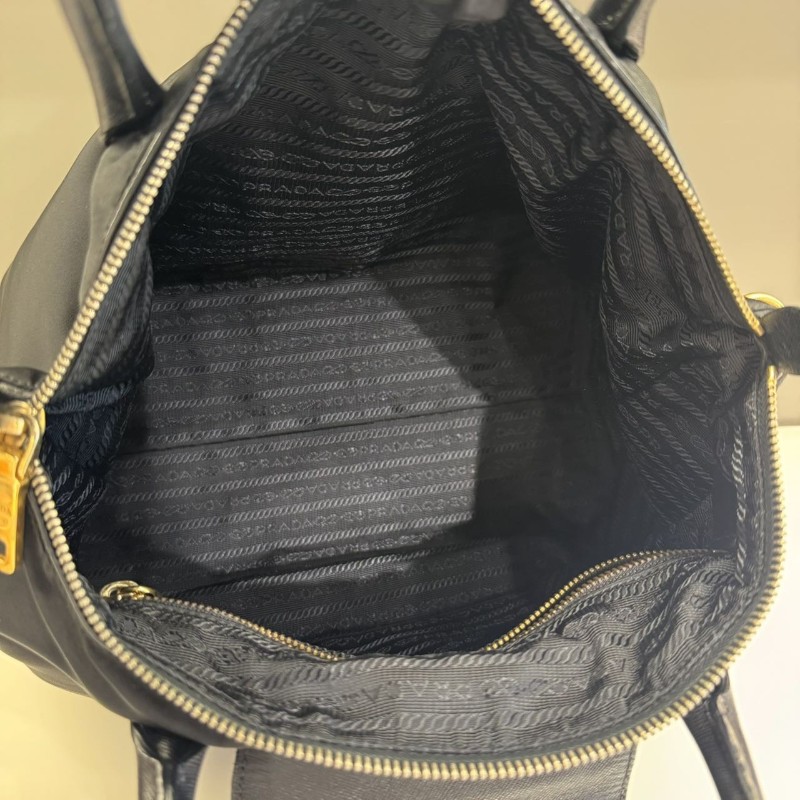 PRADA三角標降落傘尼龍托特包黑色-5