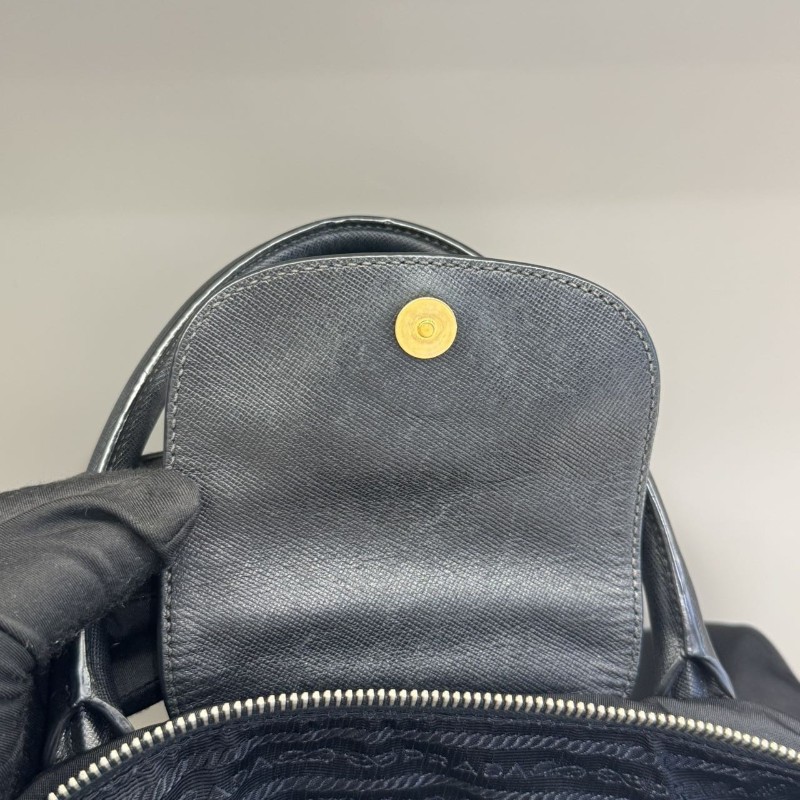 PRADA三角標降落傘尼龍托特包黑色-6