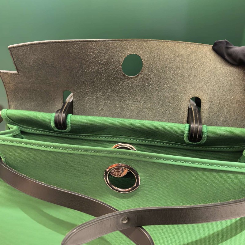 HERMES Herbag zip 31銀扣竹子綠拼黑皮-6