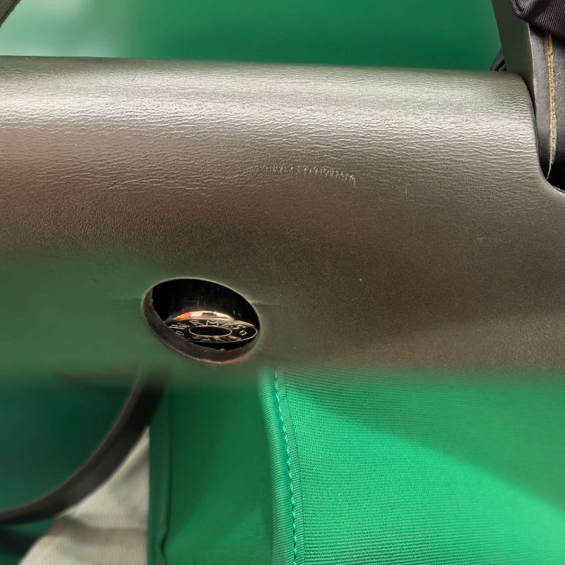 HERMES Herbag zip 31銀扣竹子綠拼黑皮-11