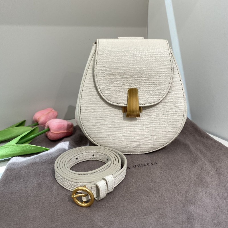 BV小牛皮圓餅馬鞍小豬包白色-0