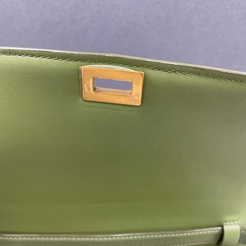 Celine 牙籤紋金扣中號box牛皮 斜背包-18