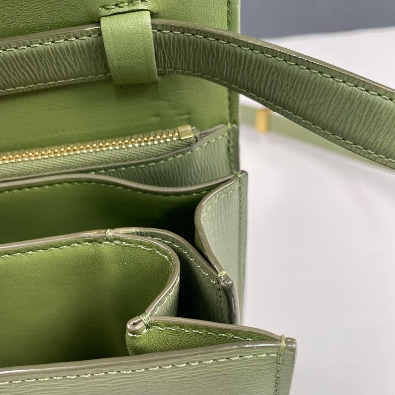 Celine 牙籤紋金扣中號box牛皮 斜背包-19