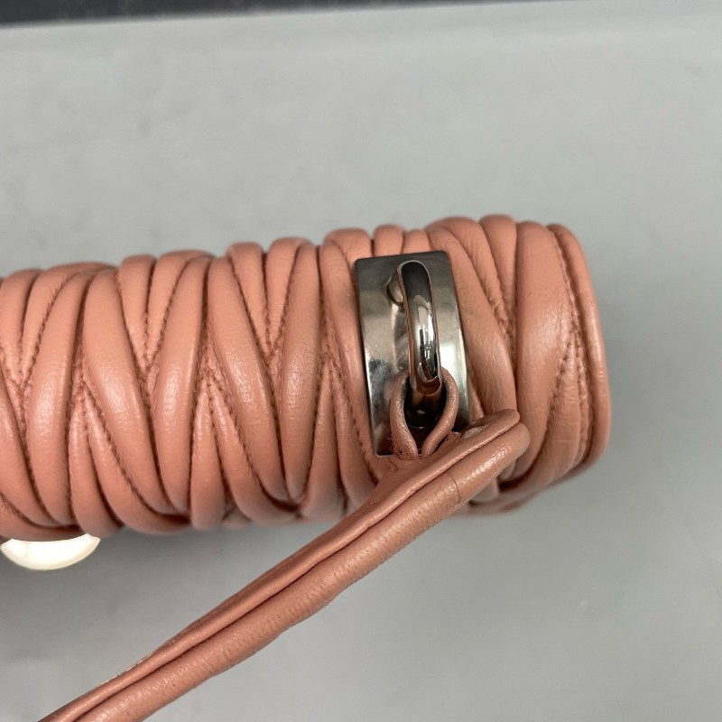 MiuMiu 粉色全皮皺褶手提包肩背包-16