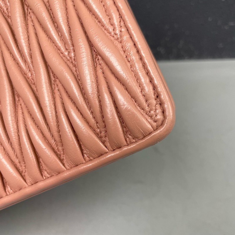 MiuMiu 粉色全皮皺褶手提包肩背包-26