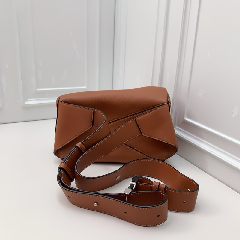 LOEWE  puzzl包 焦糖色金剛色小牛皮-1