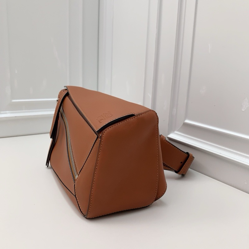 LOEWE  puzzl包 焦糖色金剛色小牛皮-2