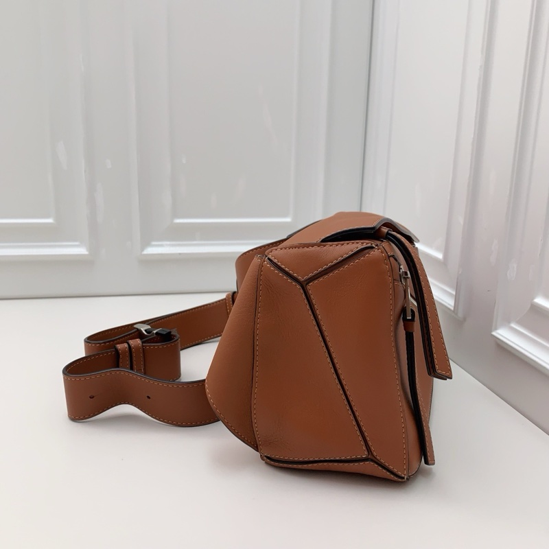 LOEWE  puzzl包 焦糖色金剛色小牛皮-3