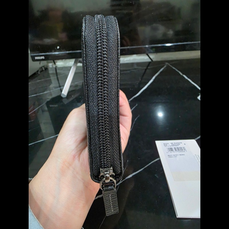 FERRAGAMO 防刮皮萬用大拉鍊長夾 護照手機可入-4