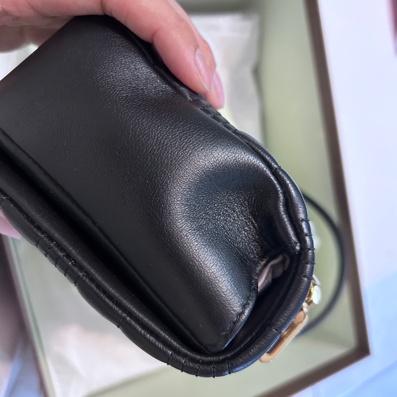 Burberry Lola 黑色皮革 金釦金鍊-7