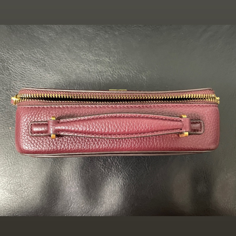 Tory Burch Britten 小盒子包 | 酒紅色霧金扣-7