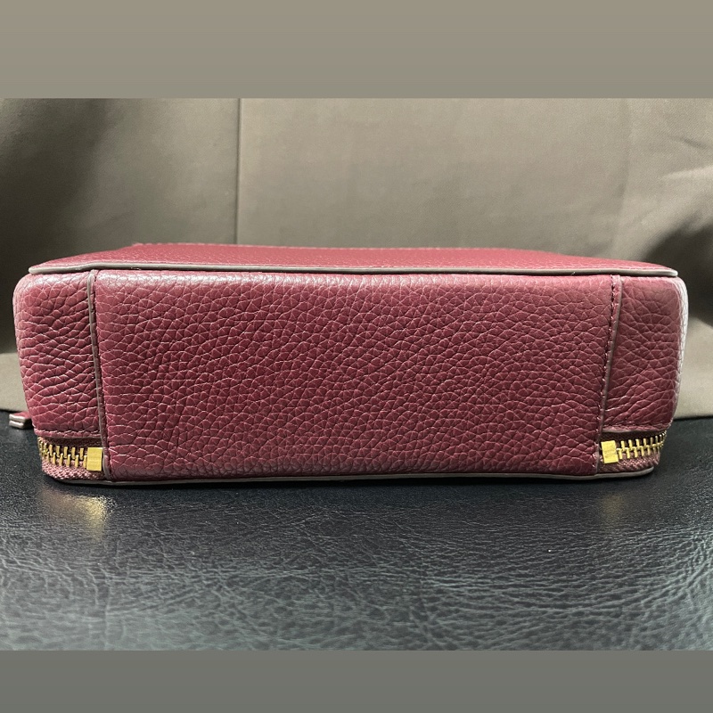 Tory Burch Britten 小盒子包 | 酒紅色霧金扣-8