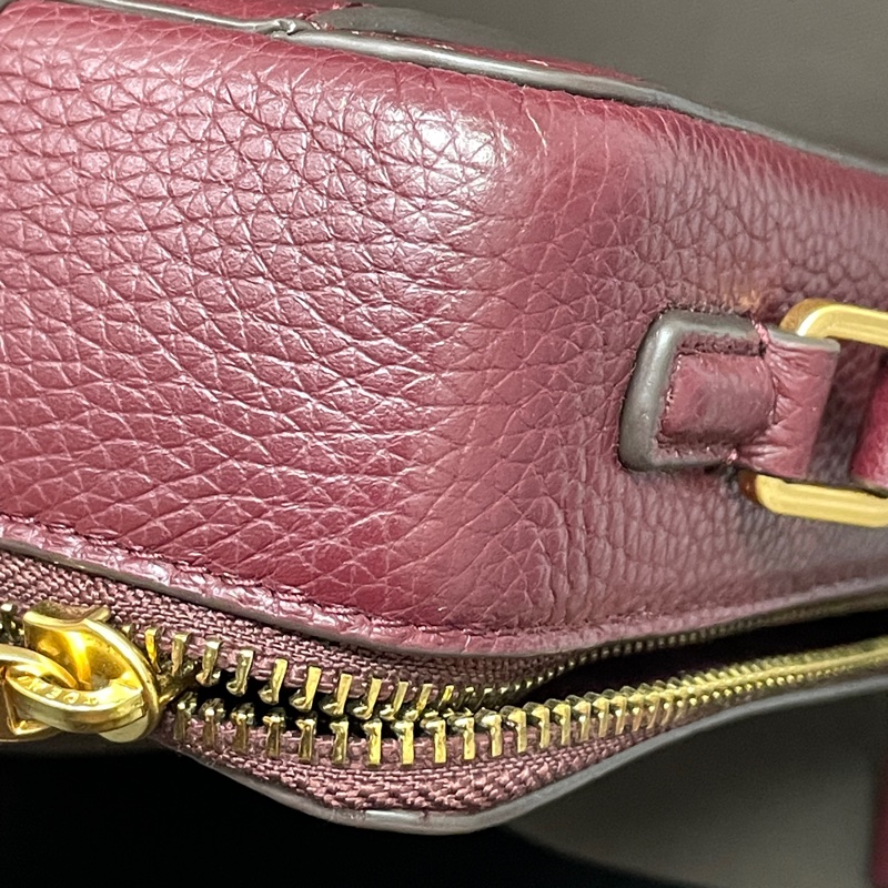 Tory Burch Britten 小盒子包 | 酒紅色霧金扣-10