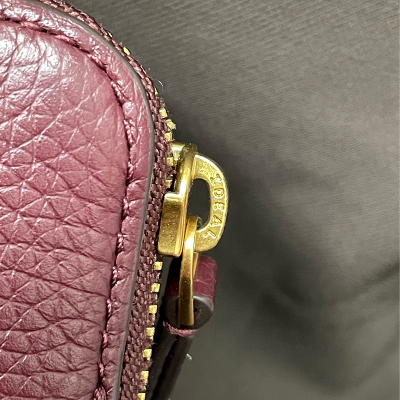 Tory Burch Britten 小盒子包 | 酒紅色霧金扣-11