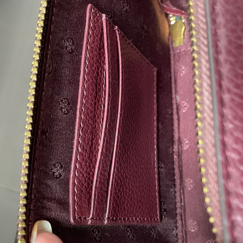 Tory Burch Britten 小盒子包 | 酒紅色霧金扣-15