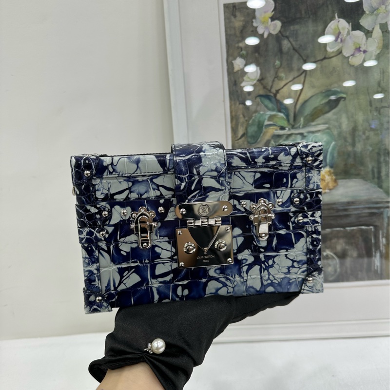 LV petite malle 鱷魚皮硬箱子 彩繪藍色 撒哈拉 喜馬拉雅鱷魚皮硬盒子 尺寸：20x12cm 配件：雨衣 塵袋 公價24w-7